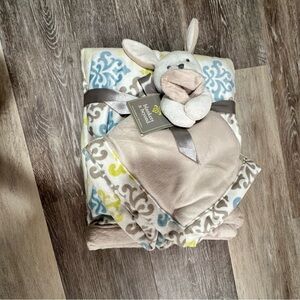 NWT Blanket & beyond Plush Baby Blanket with Toy